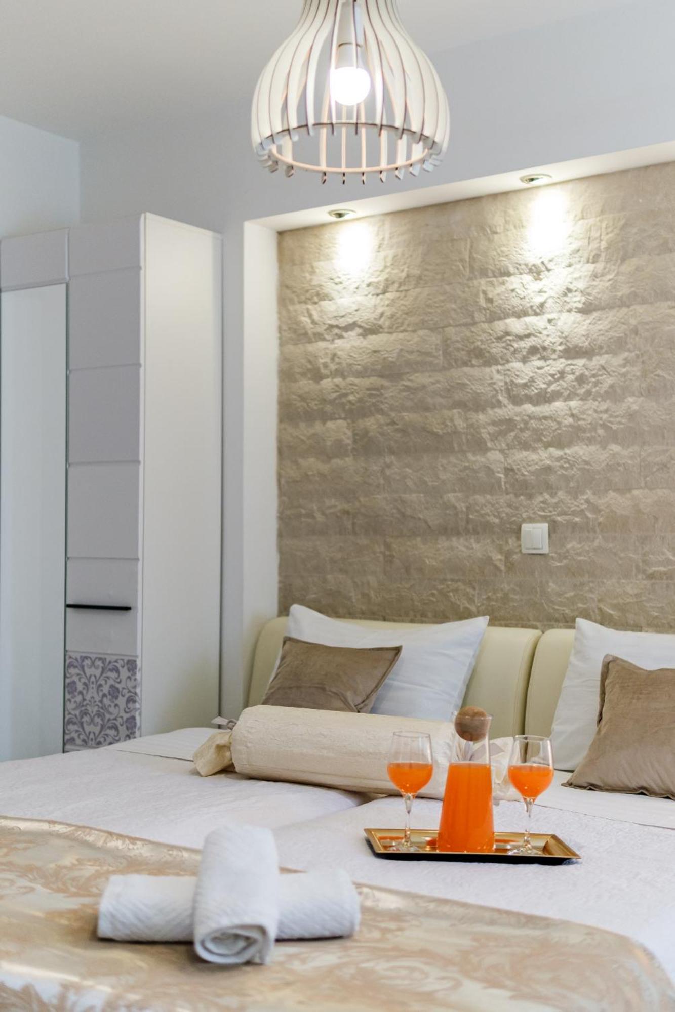 Central Split Rooms And Apartments Paese Exterior foto