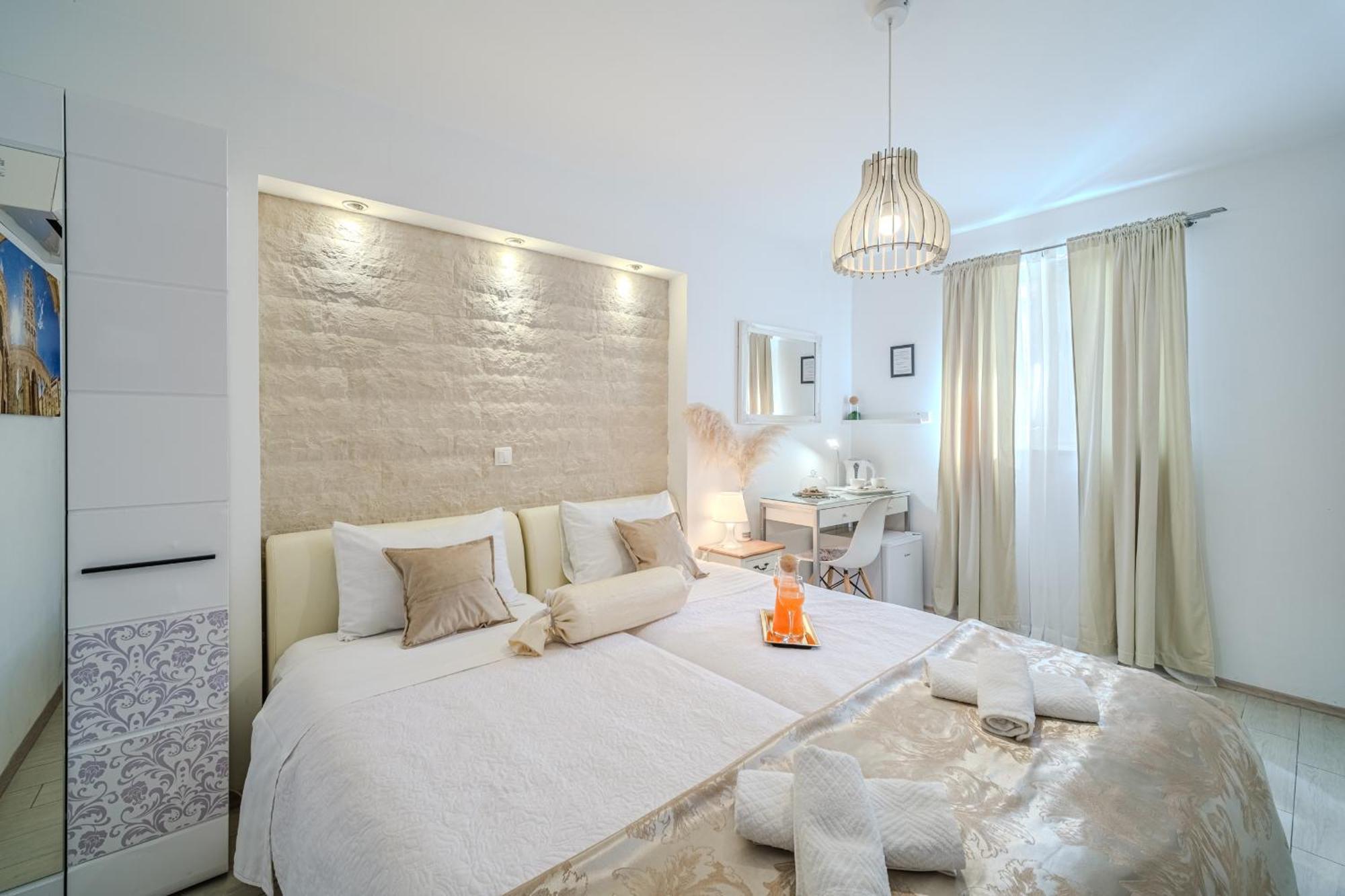 Central Split Rooms And Apartments Paese Exterior foto